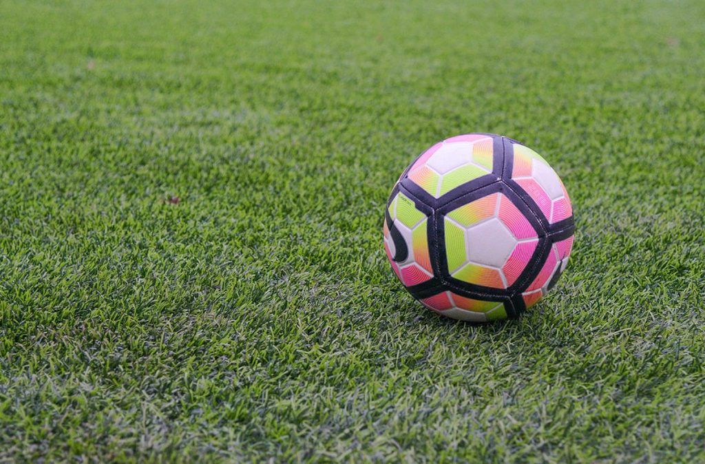 Женская команда школы «Сокол» разгромила соперниц на чемпионате по футболу