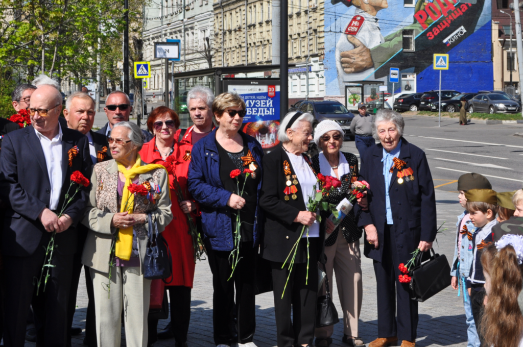 Чествование ветеранов прошло на площади Разгуляй. Фото: Никита Нестеров