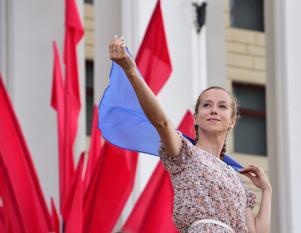 Надежда Баранова, участница флешмоба «Синий платочек». Фото: Наталия Нечаева