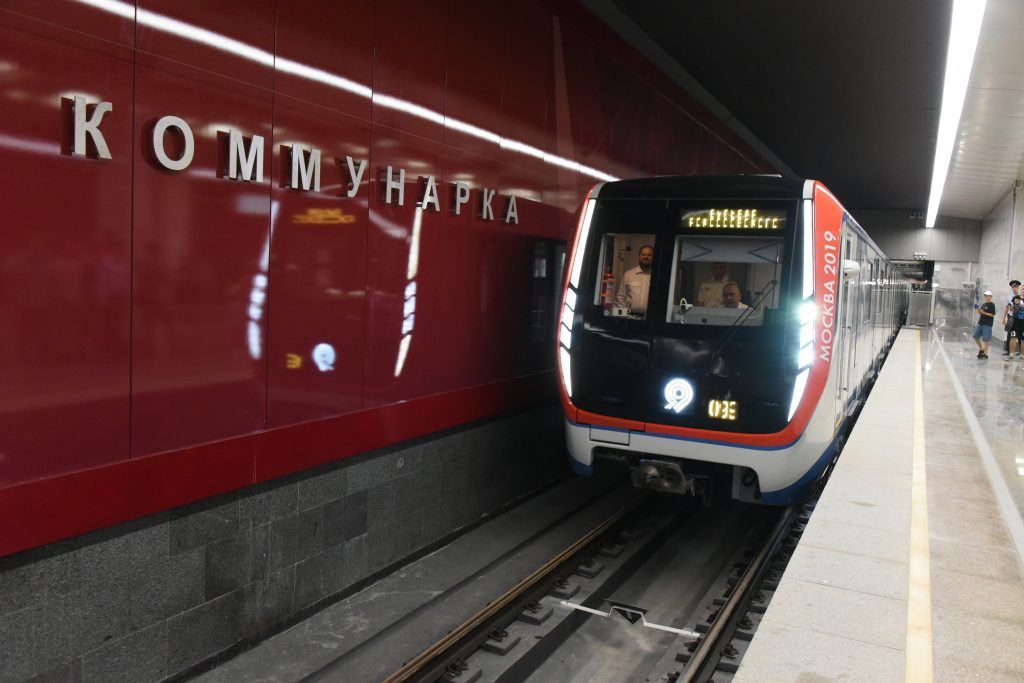 Поездов метро на красной линии станет больше