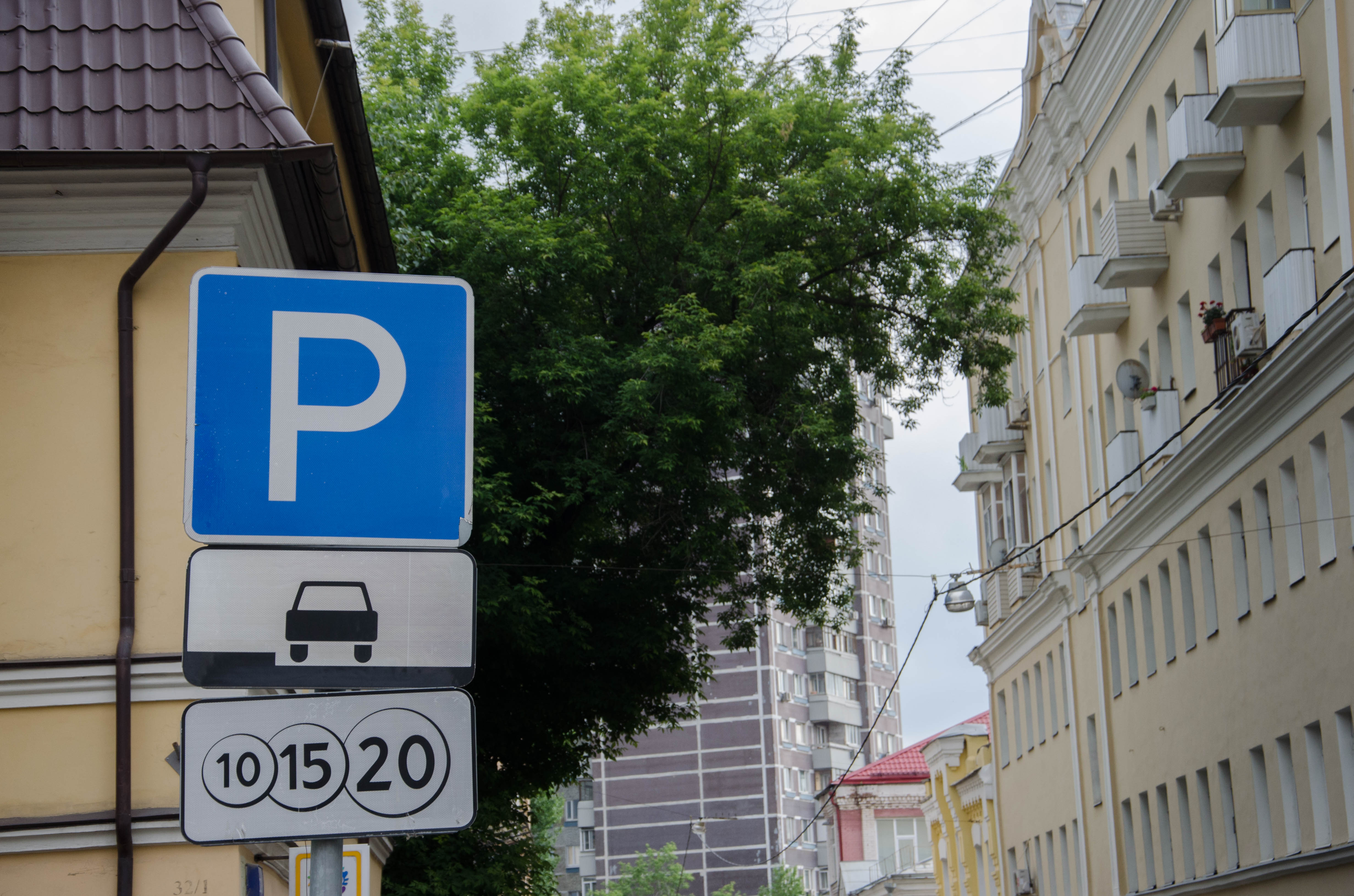 Более 260 парковочных мест смогут арендовать горожане в Центральном округе. Фото: Анастасия Кирсанова