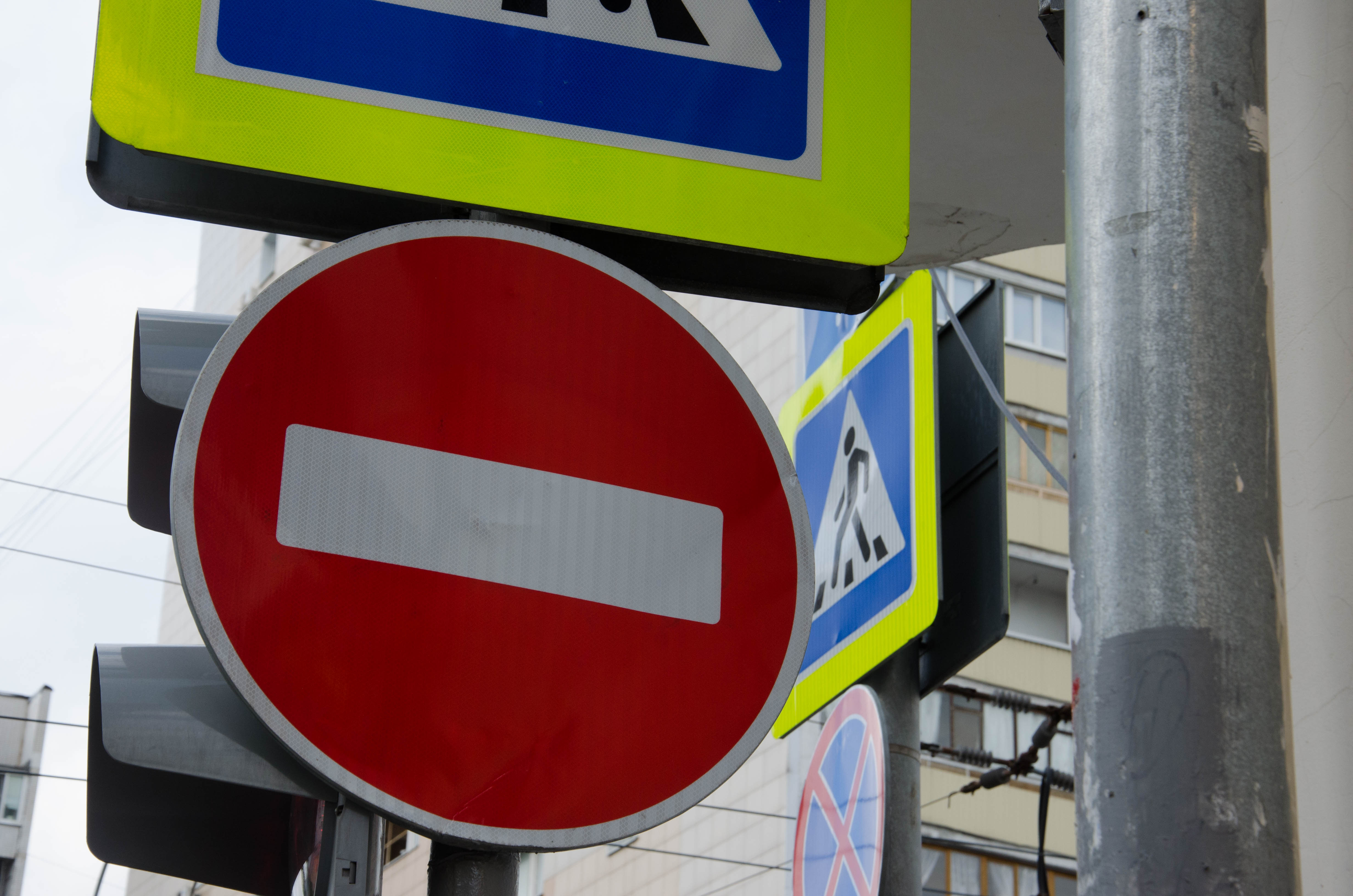 Ограничения проезда связаны с проведением киносъемок на участке. Фото: Анастасия Кирсанова, «Вечерняя Москва»
