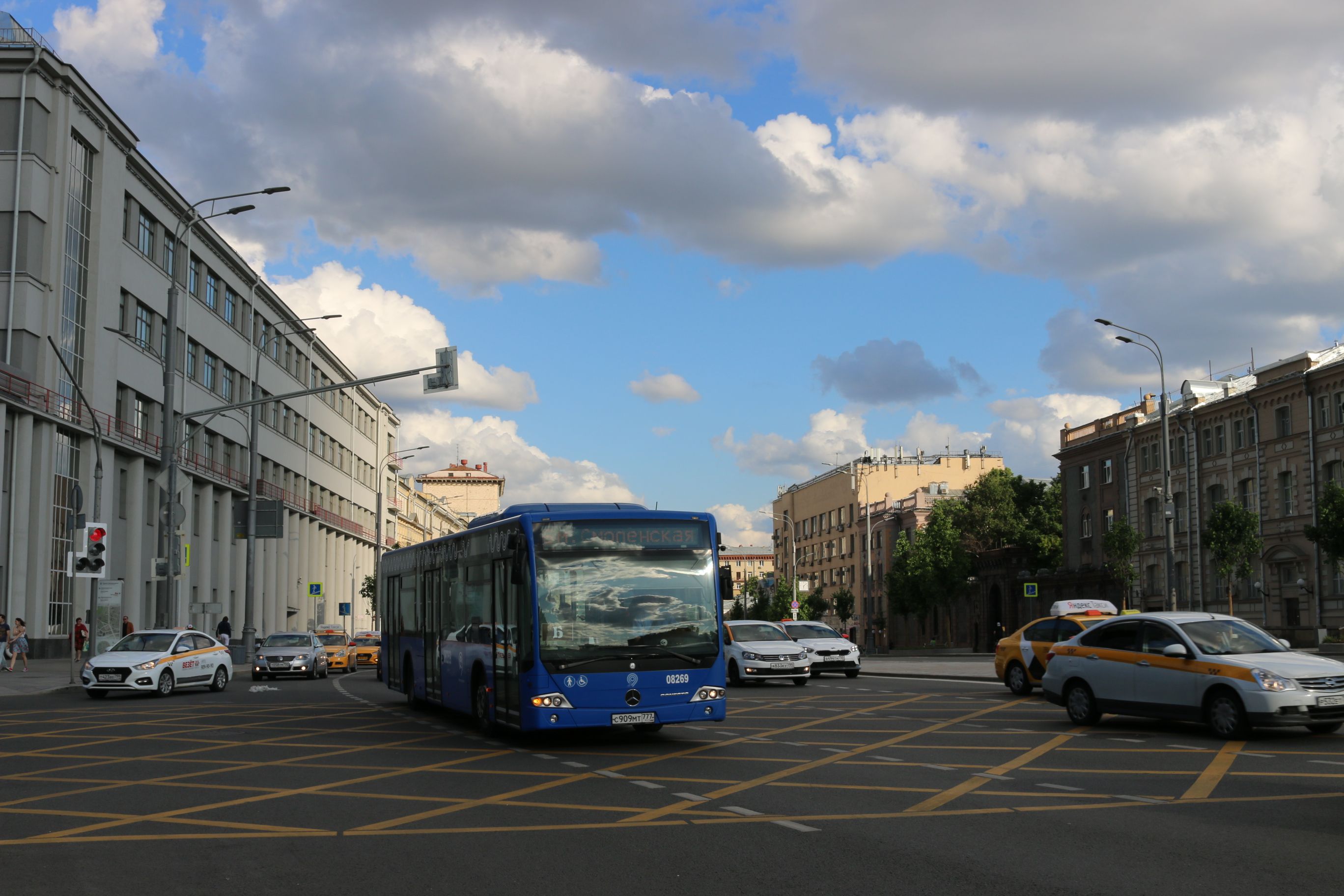 Автобусные маршруты изменят в центре города на один день. Фото: Анна Шутова