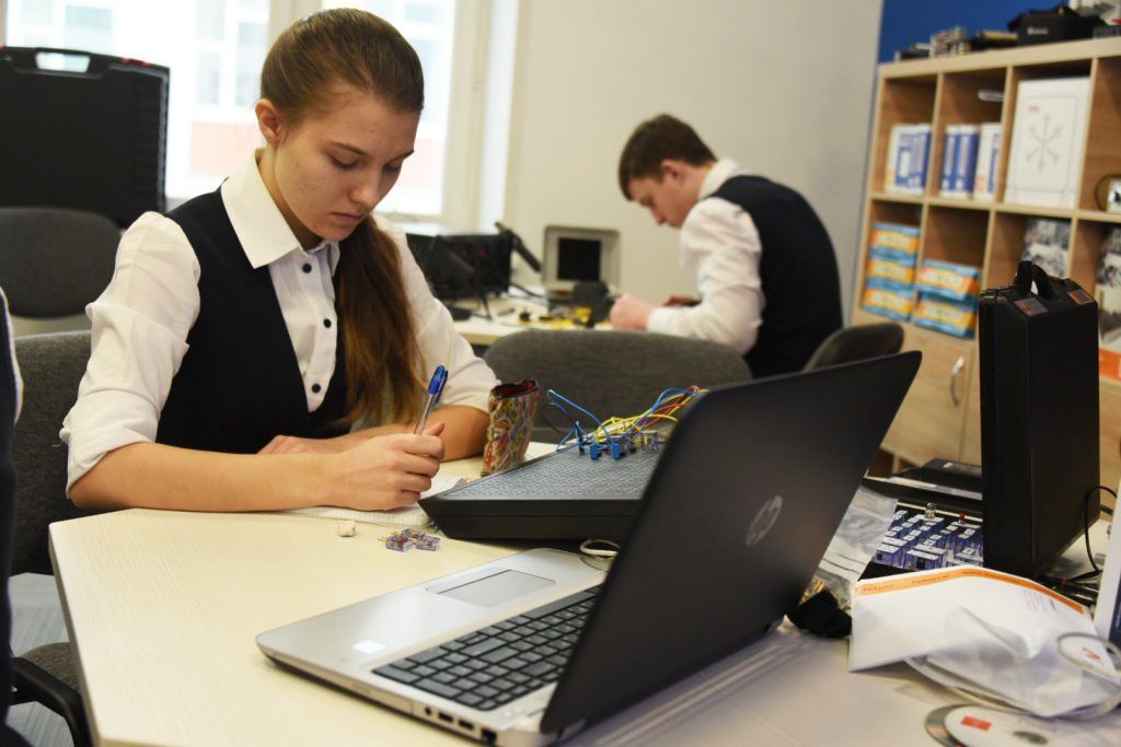 Москва начала регистрировать школьников для отбора в IT-классы