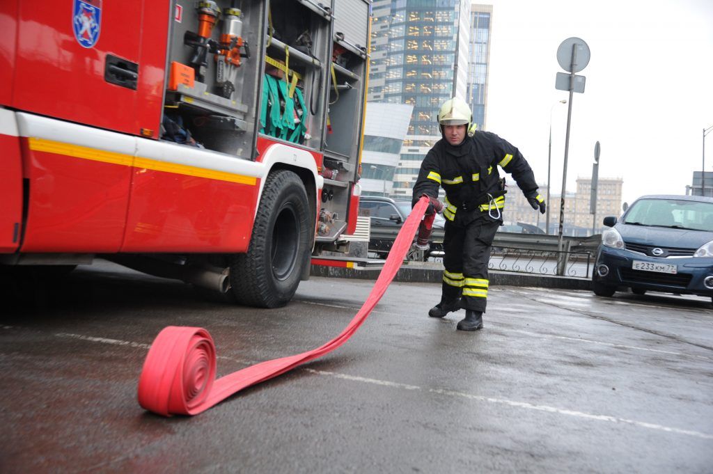 МЧС потушило 300-метровый пожар в Москве