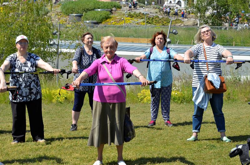 Занятие по скандинавской ходьбе проведут в саду «Эрмитаж»