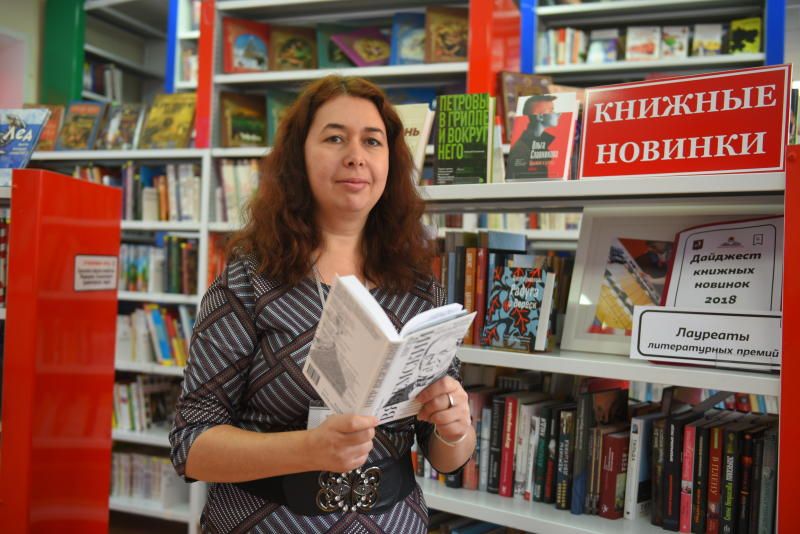 Писательница Алиса Ганиева презентует в МДК свою новую книгу. Фото: Александр Кожохин, «Вечерняя Москва»