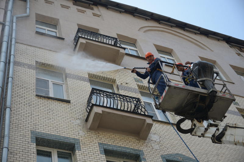 Более 330 фасадов домов промоют в Мещанском районе