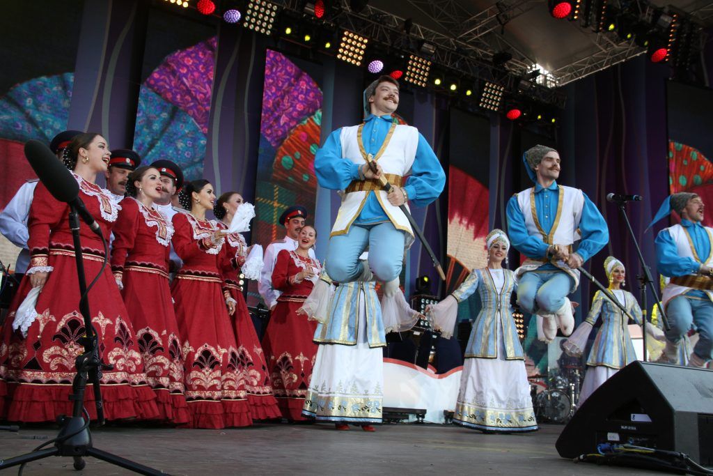 На фестивале «Русское поле» установят рекорд по самому большому этнограффити и испекут огромный пряник