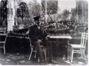 Около 1900 г. Яков Щукин, основатель и владелец сада «Эрмитаж» с 1894 по 1916 годы, в своем парке. Фото: PASTVU.COM