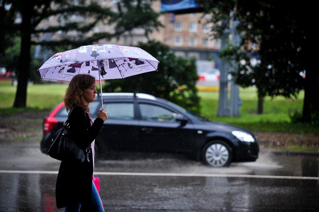 Москве пообещали 23 градуса и жару в среду