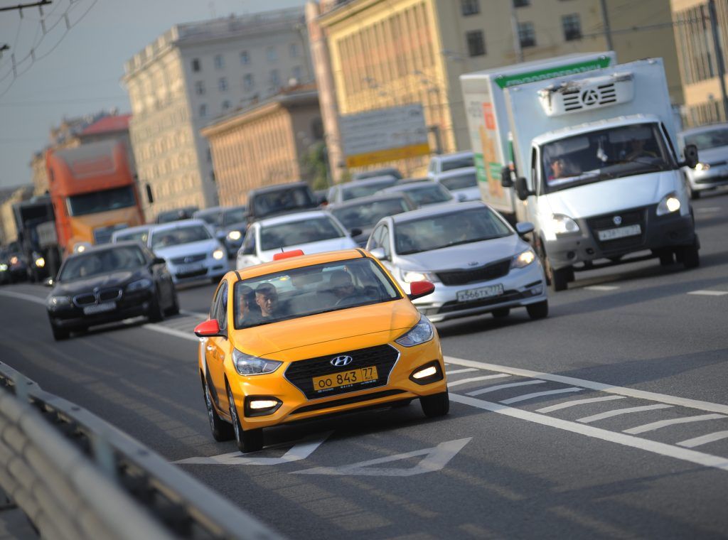 Власти Москвы предоставили «выделенки» социальному такси