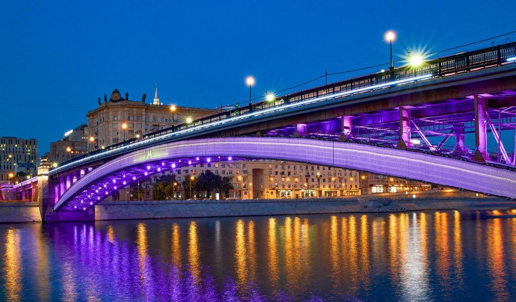 Шоу светомузыки проведут на Смоленском мосту. Фото: сайт мэра Москвы