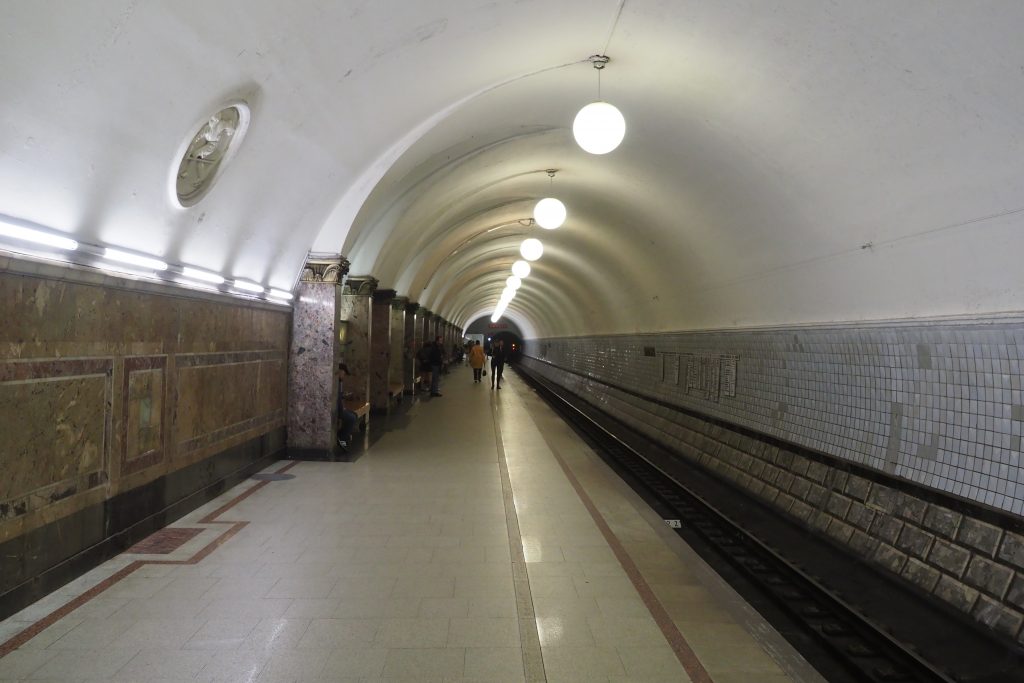 Метро Москвы восстановило движение на зеленой линии после сбоя