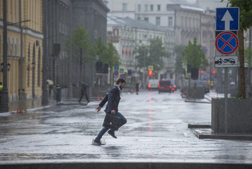 Москву зальет дождями и засыплет градом