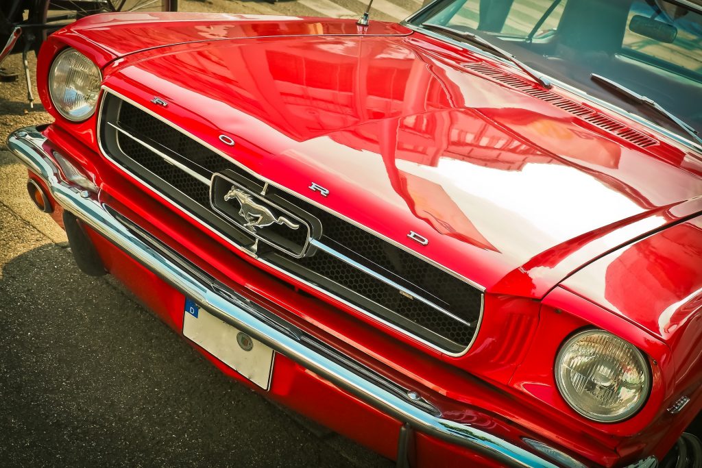 Два Ford Mustang 1960-х годов появились в московском каршеринге