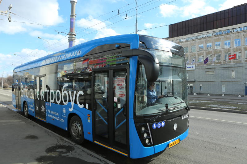 Место высадки пассажиров автобусов перенесли на Болотной площади