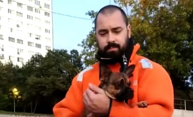 Спасатели вытащили из Москвы-реки собаку