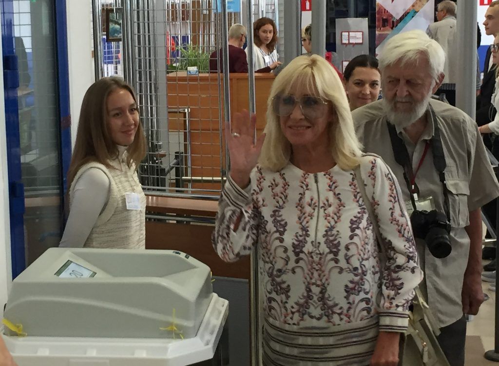 8 сентября 2019 года. На избирательный участок, расположенный в Центральном округе, пришла телеведущая Оксана Пушкина