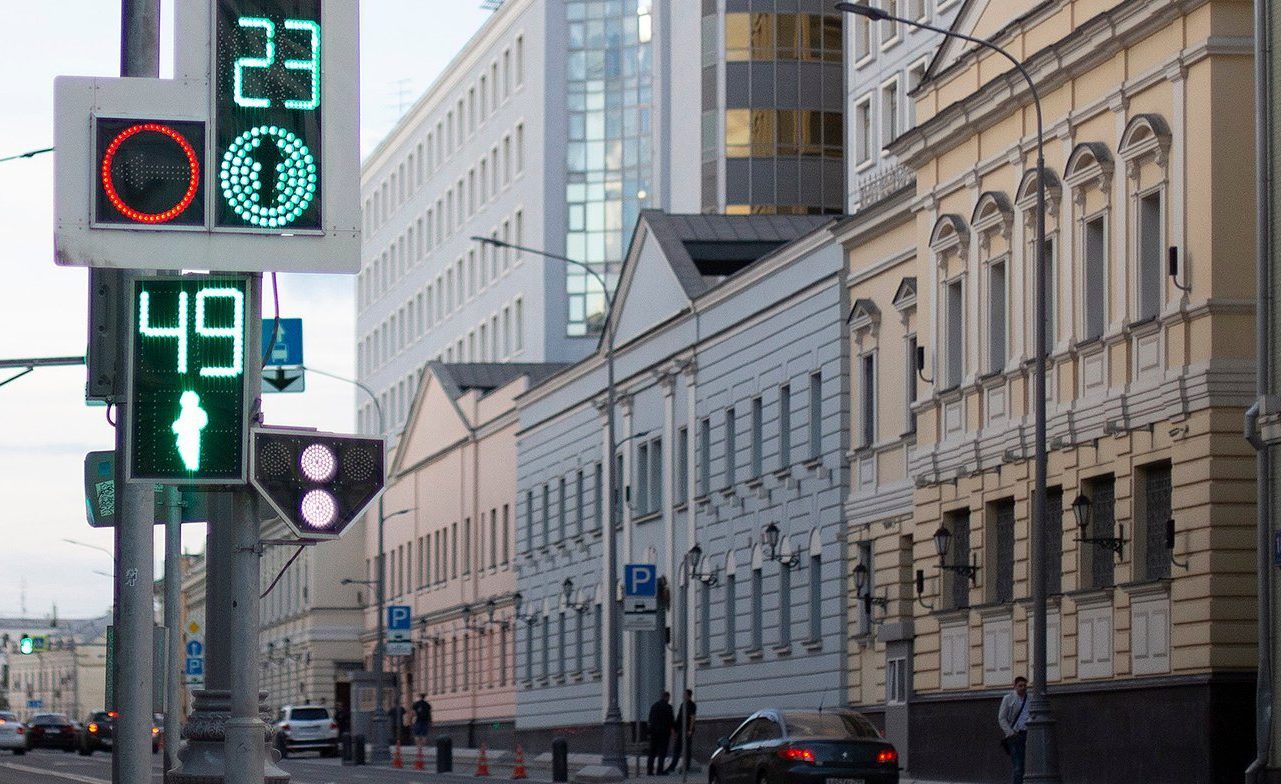 Время для перехода дороги по светофору в районе Хамовники увеличили. Фото: сайт мэра Москвы