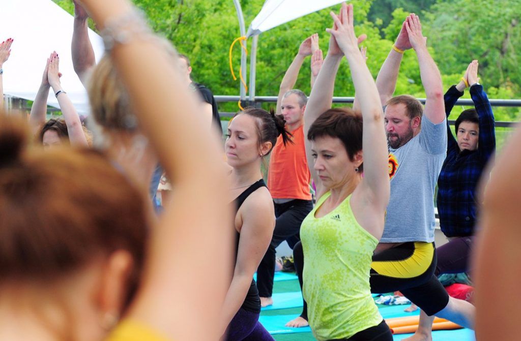 Жители столицы смогут изучить азы йоги на мастер-классе в Мещанском районе. Фото: сайт мэра Москвы