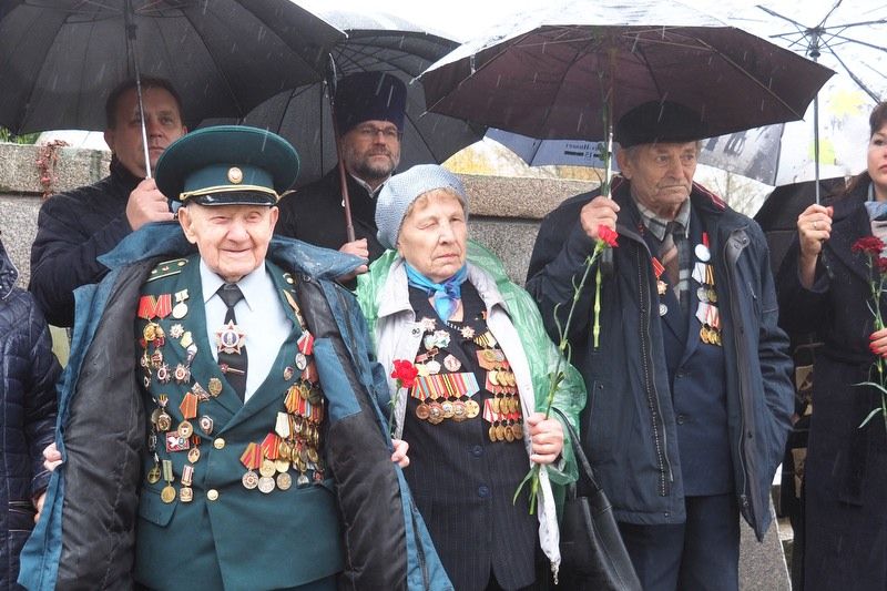 Ветераны Великой Отечественной войны приехали под Вязьму, чтобы почтить память падших солдат. Фото: Павел Волков, «Вечерняя Москва»