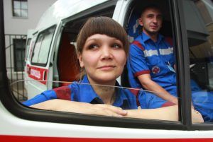 Горожане благодарят медиков за спасенные жизни. Фото: Наталья Нечаева