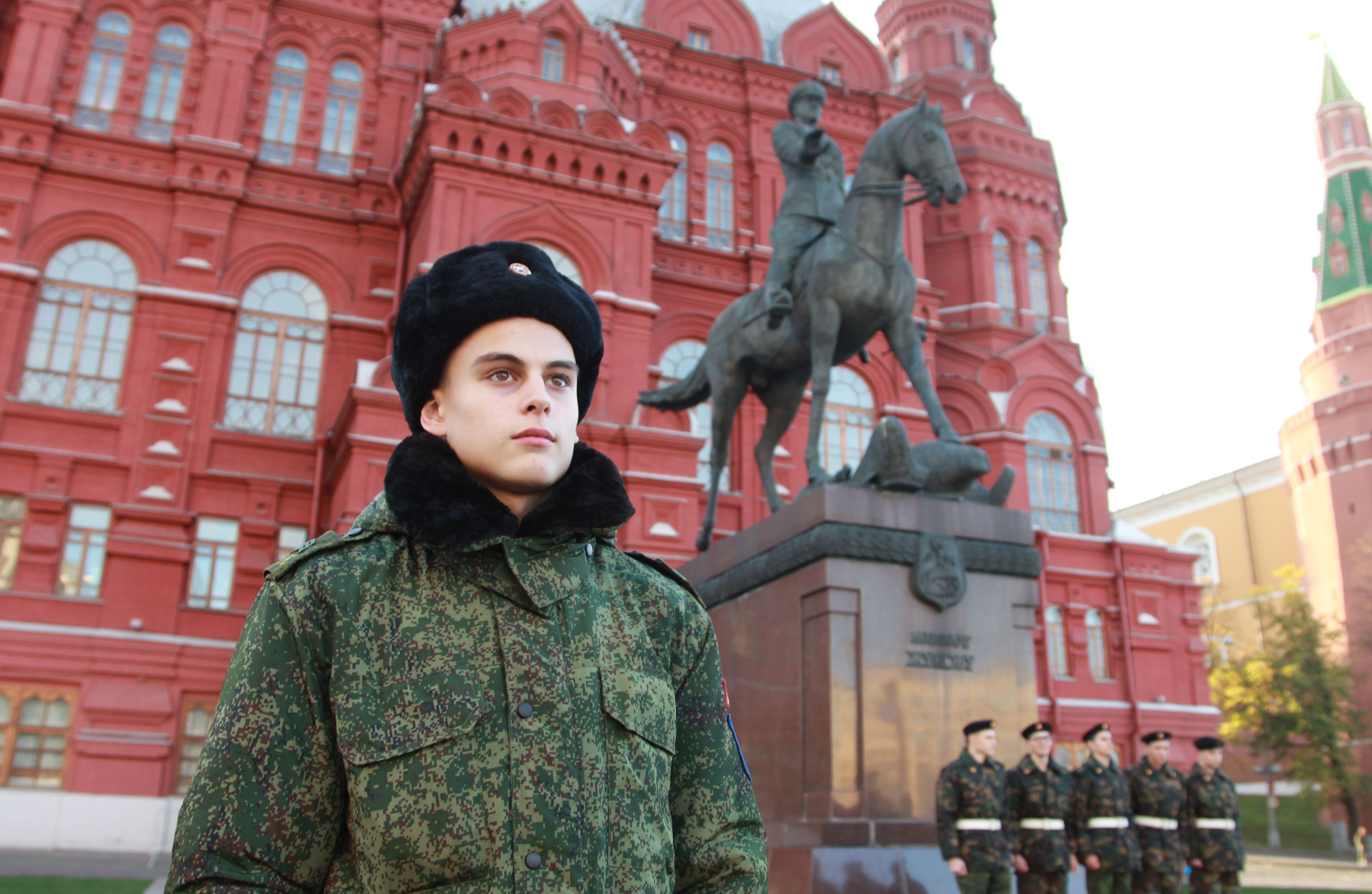 День призывника состоялся в Александровском саду. Фото: Наталия Нечаева, «Вечерняя Москва»