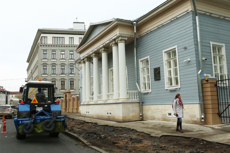 Работы по благоустройству двора на Большой Грузинской подходят к концу. Фото: Алексей Орлов, «Вечерняя Москва»