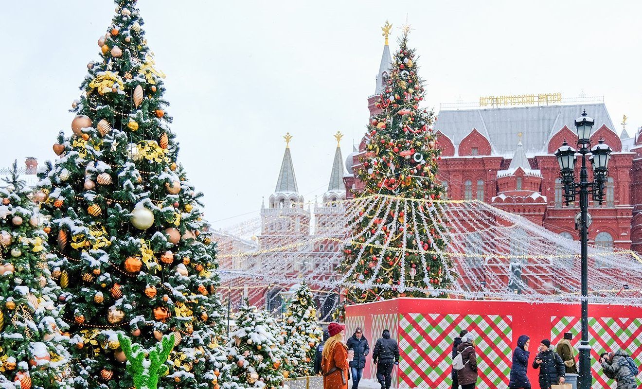 Елку на Манежной площади украсят 3,5 тысячи игрушек. Фото: сайт мэра Москвы