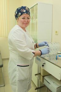 17 мая 2019 года. Медсестра поликлиники №68 Cветлана Чилашвили готовится брать кровь на анализ. Фото: Наталия Нечаева