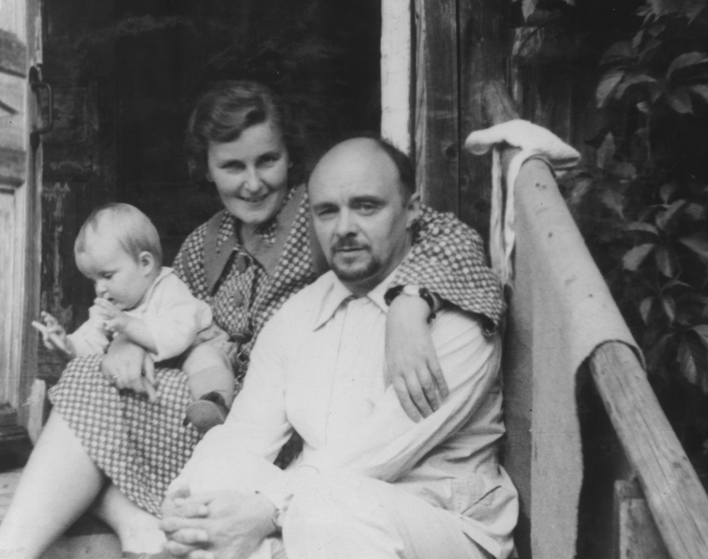 Николай Доллежаль в семье, с женой Александрой Григорьевной и дочерью Наталией. Фото: из личного архива