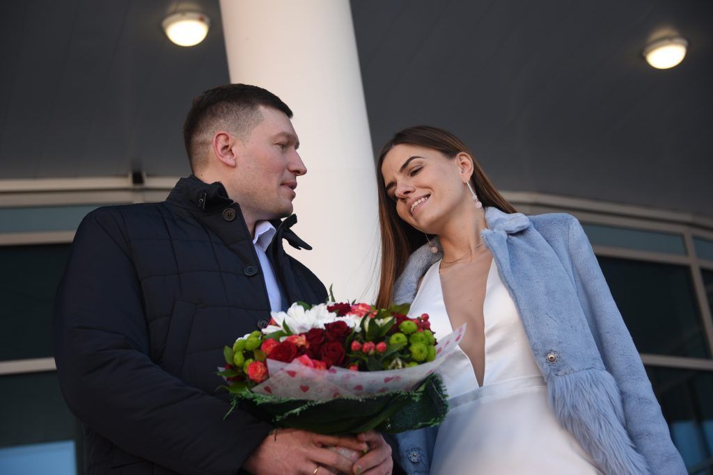 Более 300 московских пар решили пожениться в «день четырех двоек»