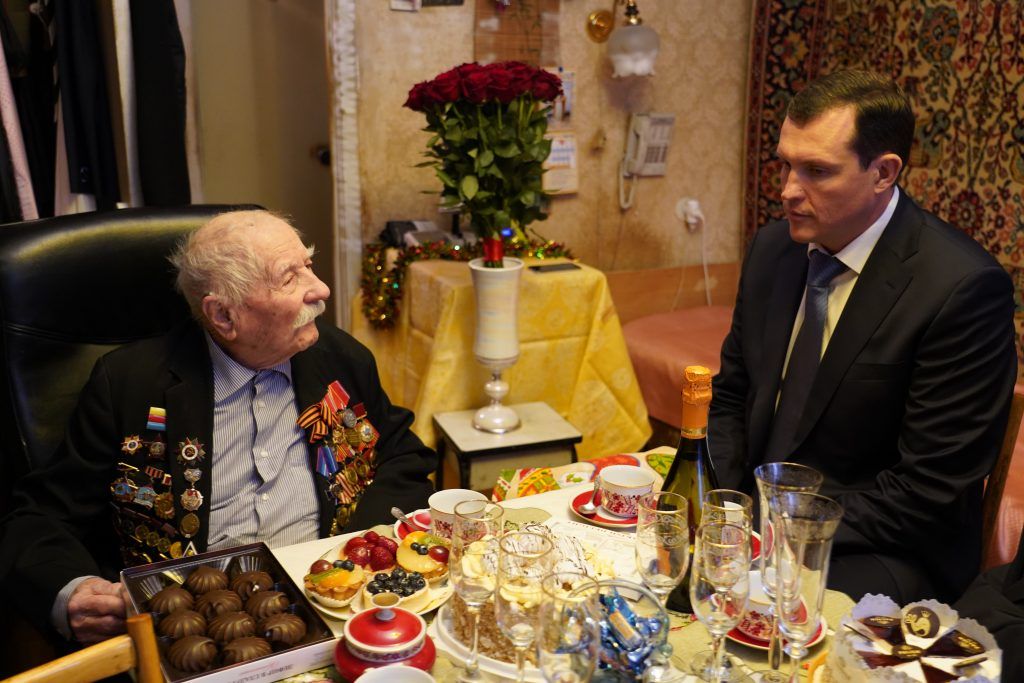 Префект Центрального округа Владимир Говердовский поздравил ветерана Великой Отечественной войны