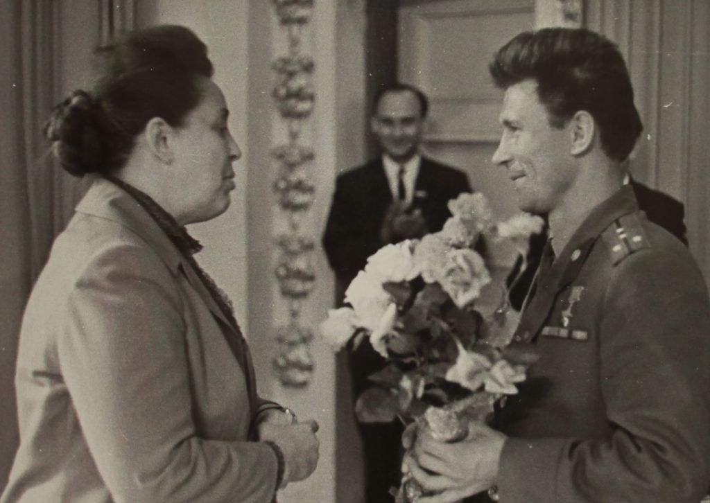 1969 год. С Героем СССР Виталием Бубениным (справа). Фото: Личный архив Татьяны Николаевой