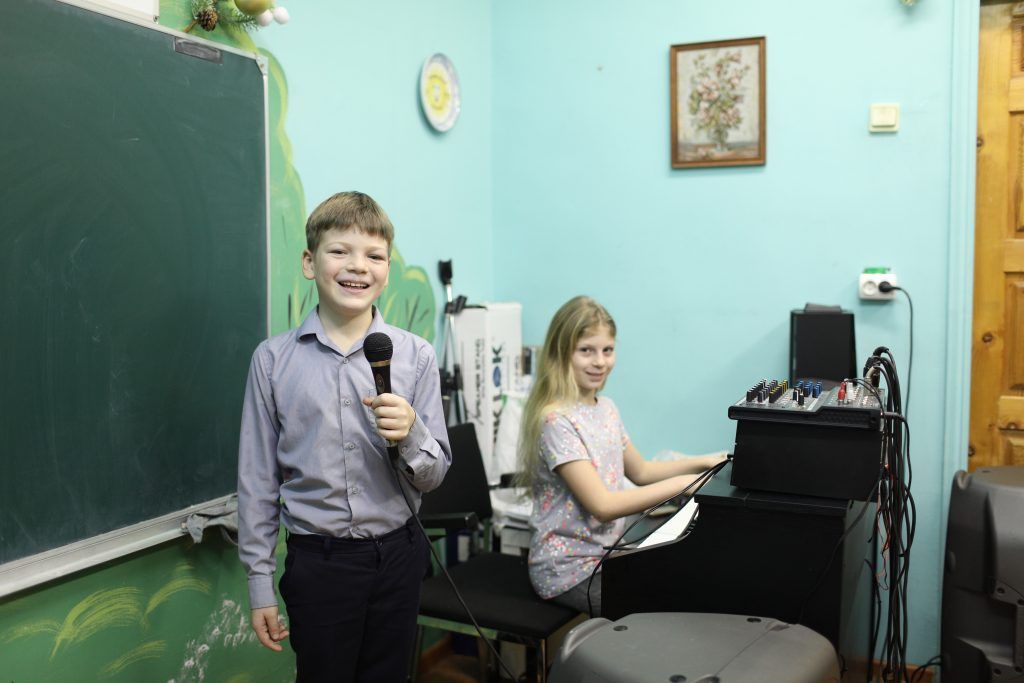 Юных жителей Пресненского района учат читать стихи
