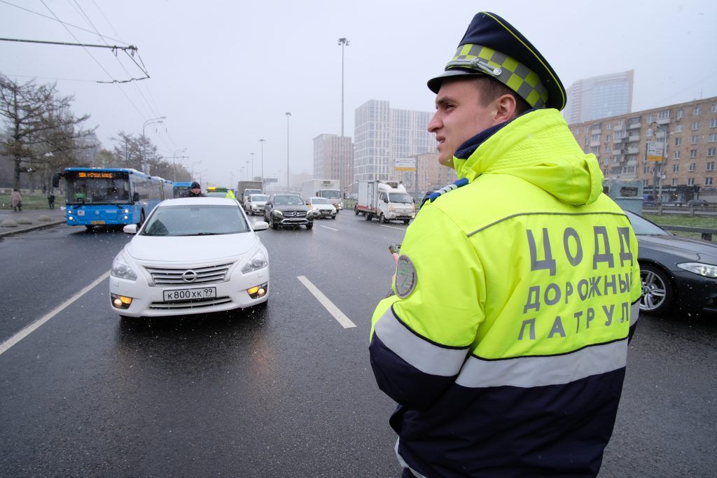 Туман и гололед заставят московских водителей держать дистанцию