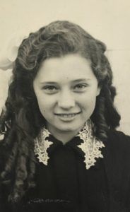 Двенадцатилетняя Елочка. Фото из личного архива