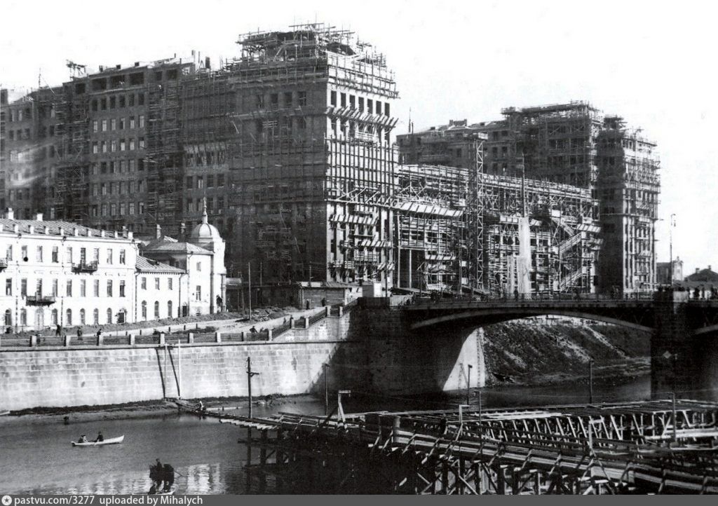 1930 год. Строится Дом правительства, который потом будет известен как Дом на набережной. Фото: PASTVU.COM