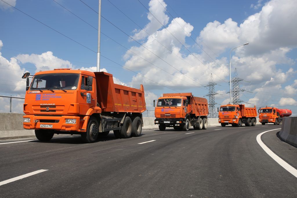 Москвичам пообещали более 350 километров новых дорог за два года