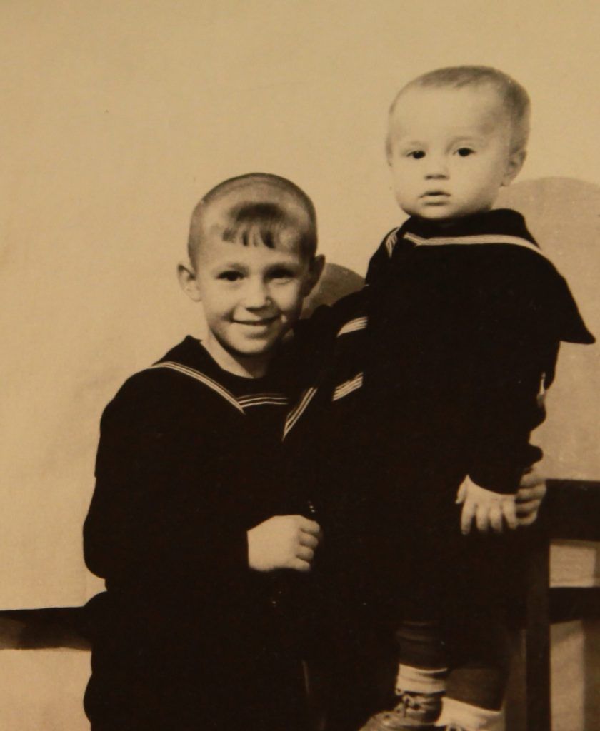 1950-е годы. Их сыновья — Григорий (слева) и Михаил. Фото из личного архива
