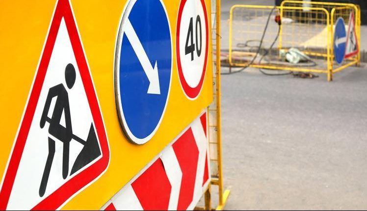 Сотрудники «Жилищника» отремонтировали пять участков дорожного полотна в Красносельском районе