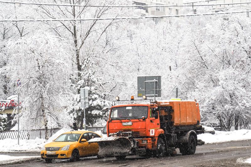 Специалисты «Жилищника» района Замоскворечье почистили снег в районе. Фото: Павел Волков, «Вечерняя Москва»