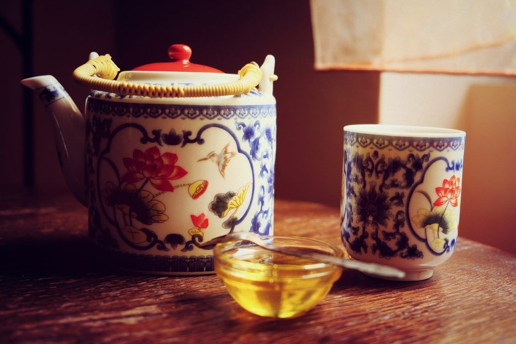 Медовый сбитень считается распространенной заменой популярному чаю или кофе и рекомендуется к употреблению при различных заболеваниях. Фото: pixabay.com