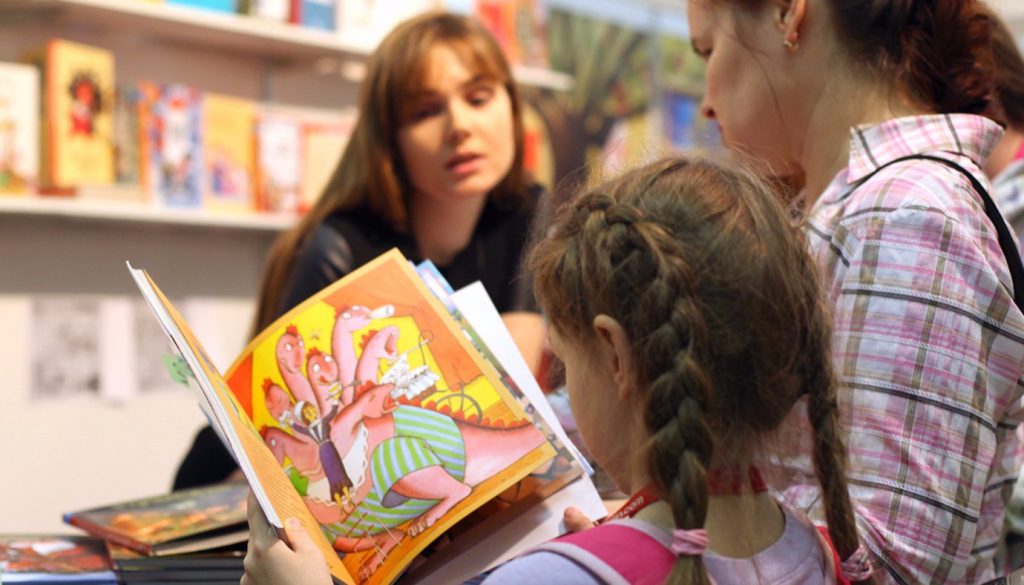 Мероприятие в честь Бориса Пастернака проведут в школьной библиотеке в районе Арбат. Фото: сайт мэра Москвы