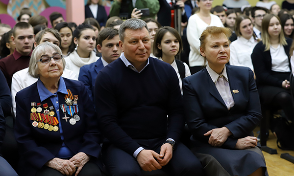Андрей Метельский поздравил ветерана ВОВ, члена ЕР Ксению Ольхову с 90-летием