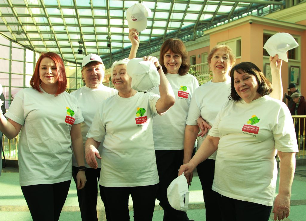 Участники «Московского долголетия» поборются за победу на окружном турнире по дартсу