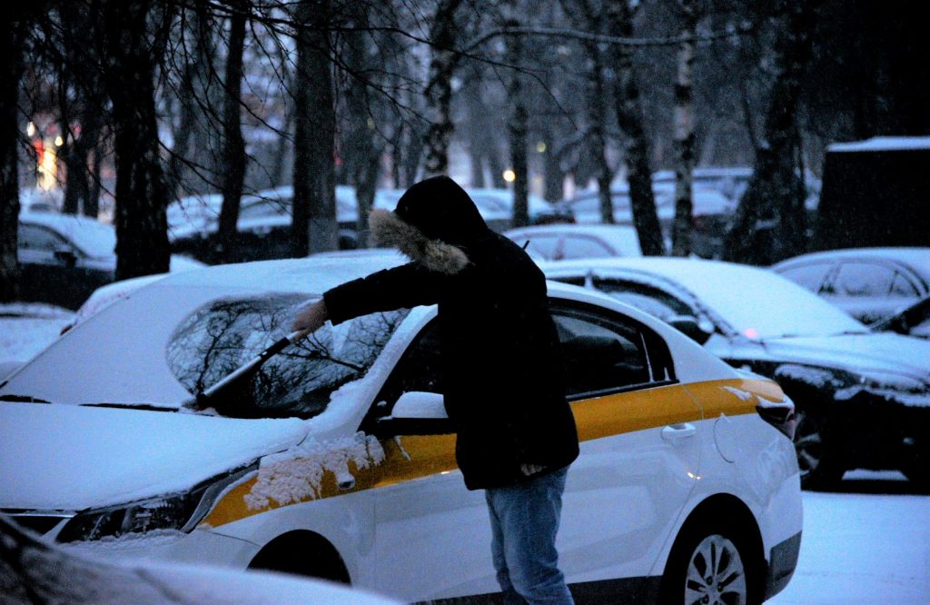 Водителей Москвы предупредили о погоде и пробках в пятницу вечером