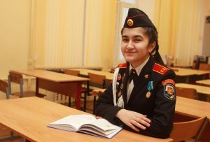 Гулхае Садриева готовится отвечать на уроке по военной истории. Фото: Наталия Нечаева