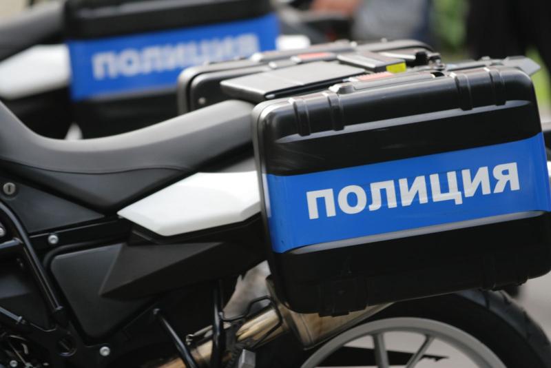 В Красносельском районе полицейские задержали подозреваемого в грабеже